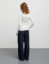 Load image into Gallery viewer, Pointella Troja Longsleeve, Vanilla Ice
