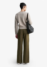 Laden Sie das Bild in den Galerie-Viewer, Violette wool sweater, Taupe
