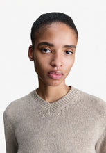 Laden Sie das Bild in den Galerie-Viewer, Violette wool sweater, Taupe
