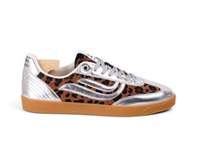 Laden Sie das Bild in den Galerie-Viewer, G-Volley Animalprint, Silver/Leo
