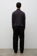 Laden Sie das Bild in den Galerie-Viewer, Volda Pleated Cotton Twill Trousers, Black
