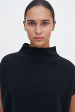 Laden Sie das Bild in den Galerie-Viewer, Ximena Sweater, Black
