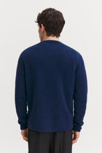 Laden Sie das Bild in den Galerie-Viewer, Wool Yak Sweater, Deep Blue
