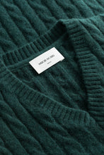 Load image into Gallery viewer, Bruno lambswool cable vest Dark emerald
