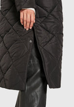 Load image into Gallery viewer, Alma slit quilted jacket Black
