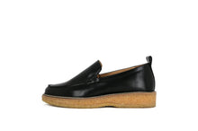 Load image into Gallery viewer, Border Crepe Loafer black
