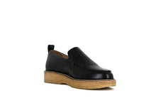 Load image into Gallery viewer, Border Crepe Loafer black
