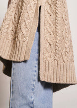 Load image into Gallery viewer, Bikka knit waistcoat Beige
