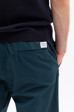 Load image into Gallery viewer, Ezra Light Twill Shorts Deep Marine
